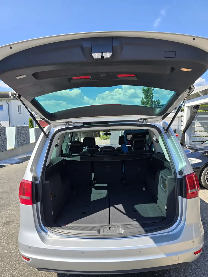 Volkswagen Sharan Sky BMT 2,0 TDI DPF 4Motion Silber - 2