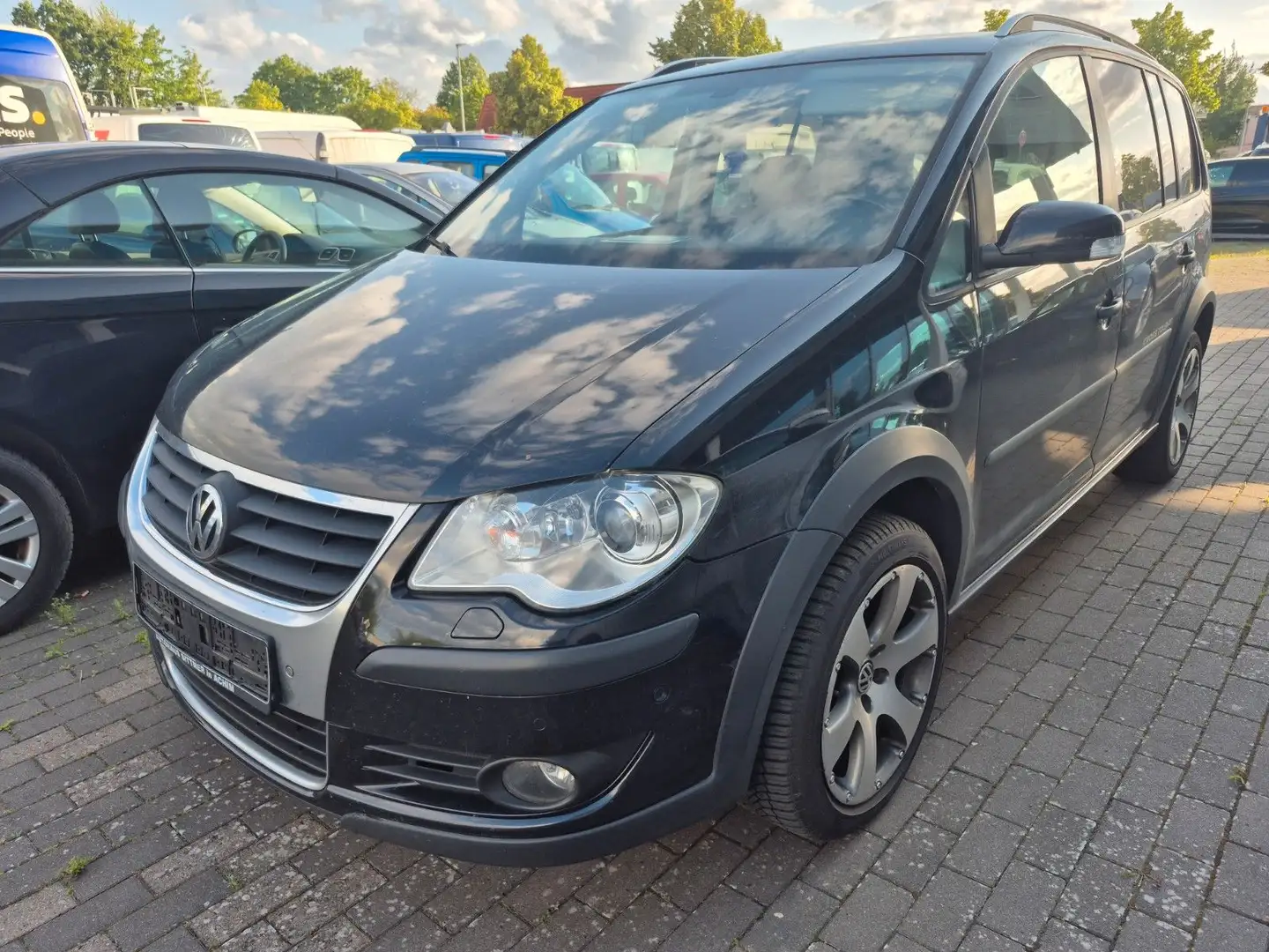 Volkswagen Touran CrossTouran 2.0 TDI Bi-Xenon 7 Sitze Navi Schwarz - 2