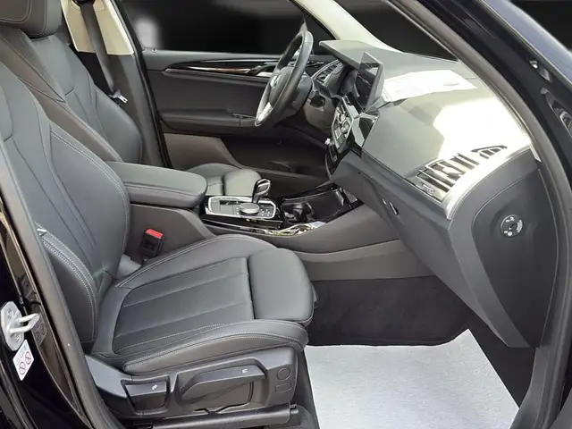 BMW X3 view 13