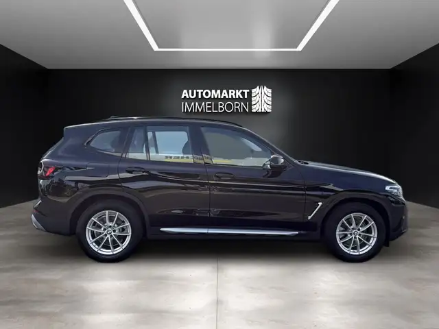 BMW X3 view 11