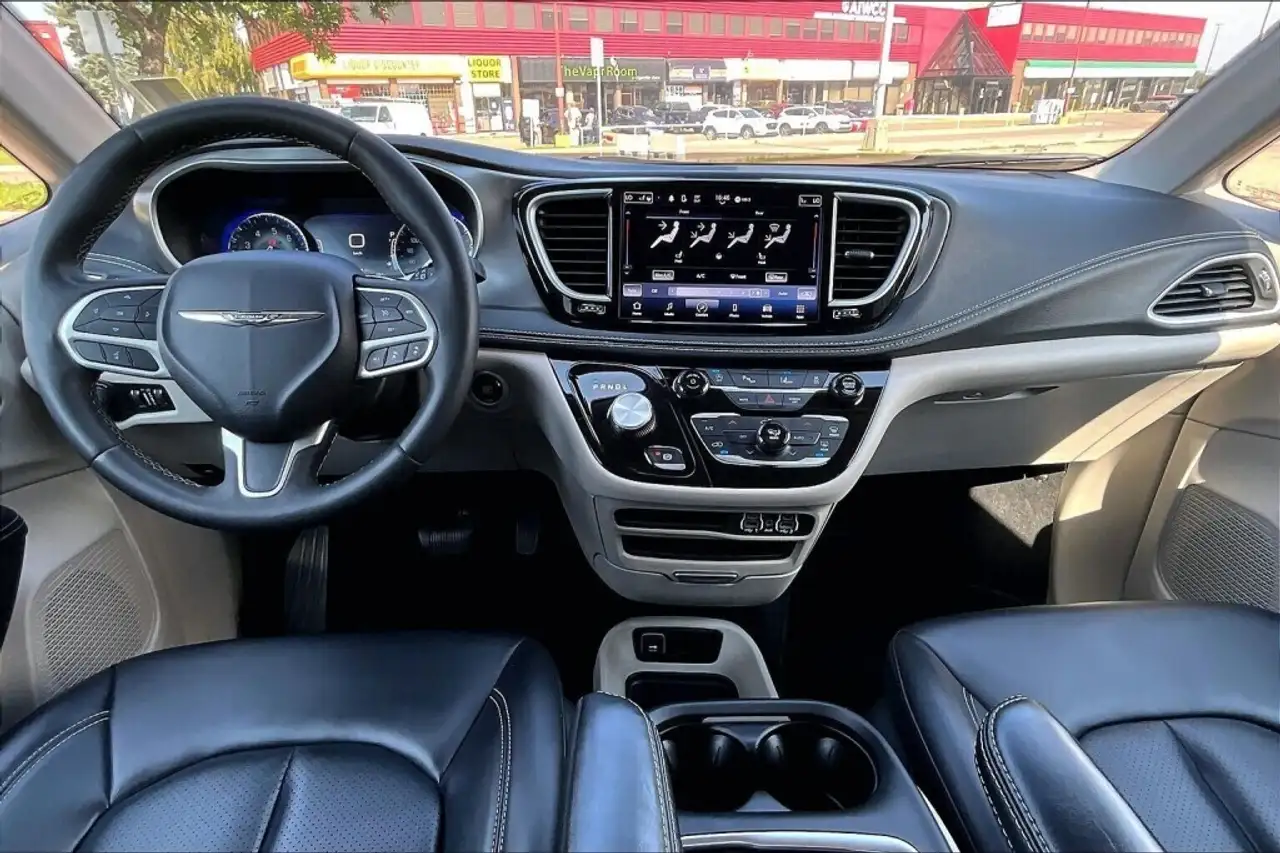 Chrysler Pacifica снимка Chrysler Pacifica