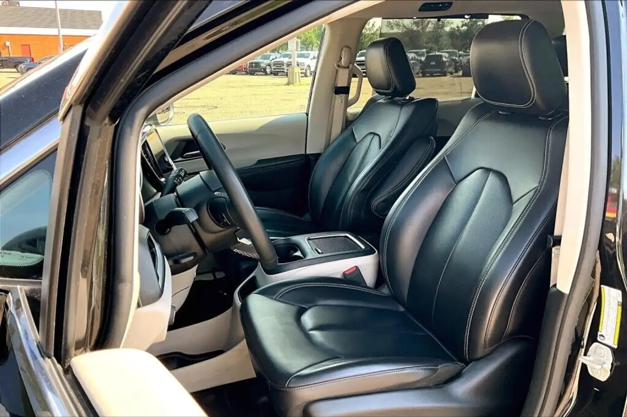 Chrysler Pacifica снимка Chrysler Pacifica