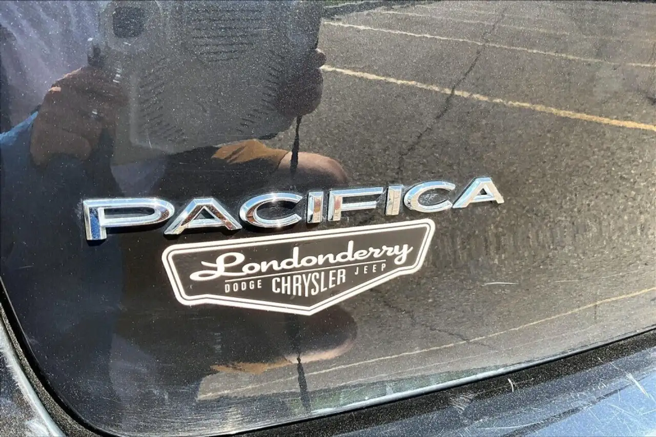 Chrysler Pacifica снимка Chrysler Pacifica