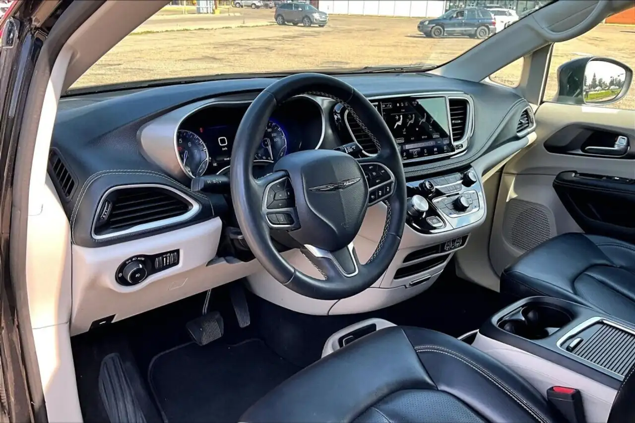 Chrysler Pacifica снимка Chrysler Pacifica