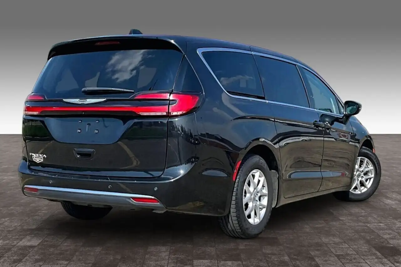 Chrysler Pacifica снимка Chrysler Pacifica