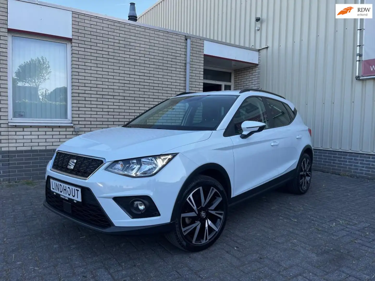 SEAT Arona 1.0 TSI Style CARPLAY, 12-2019, 18-INCH Wit - 1