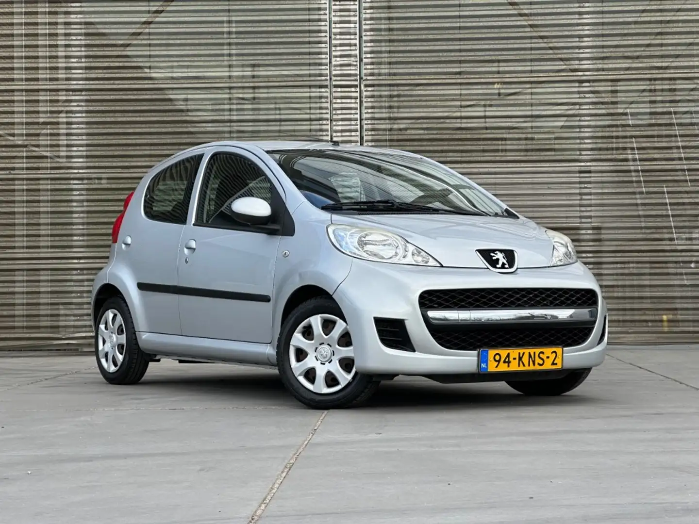Peugeot 107 1.0-12V XS 5drs AUTOMAAT !! UNIEK !! Gris - 2