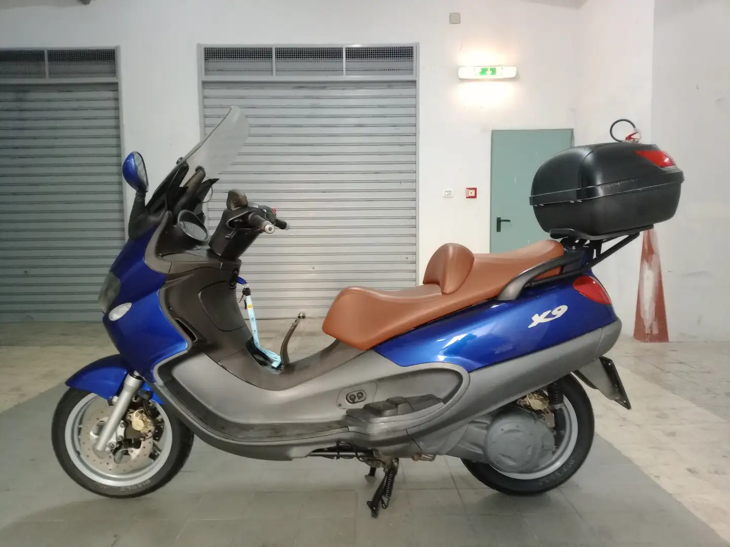 Piaggio X 9 Modrá - 1