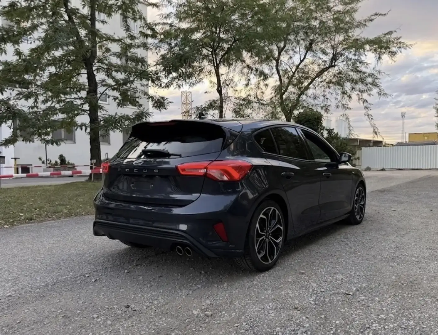 Ford Focus 1,0 EcoBoost Hybrid ST-Line X - 2