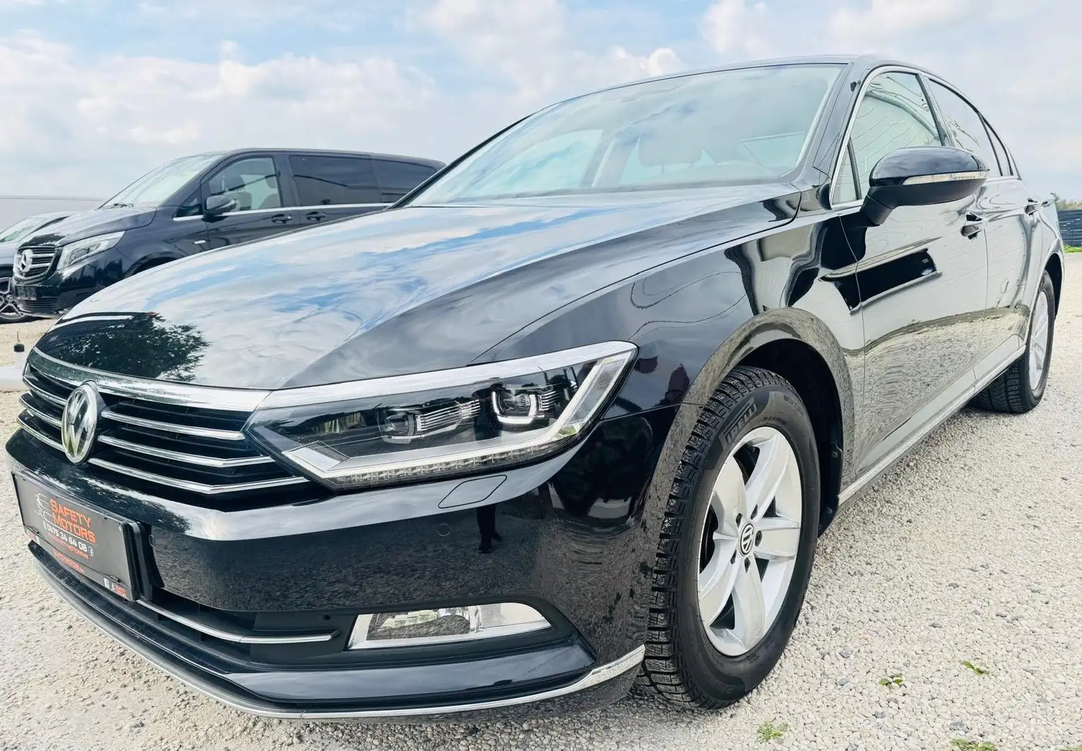 Volkswagen Passat Passat 1.6 CR TDi Comfortline Business garantie1an Zwart - 1