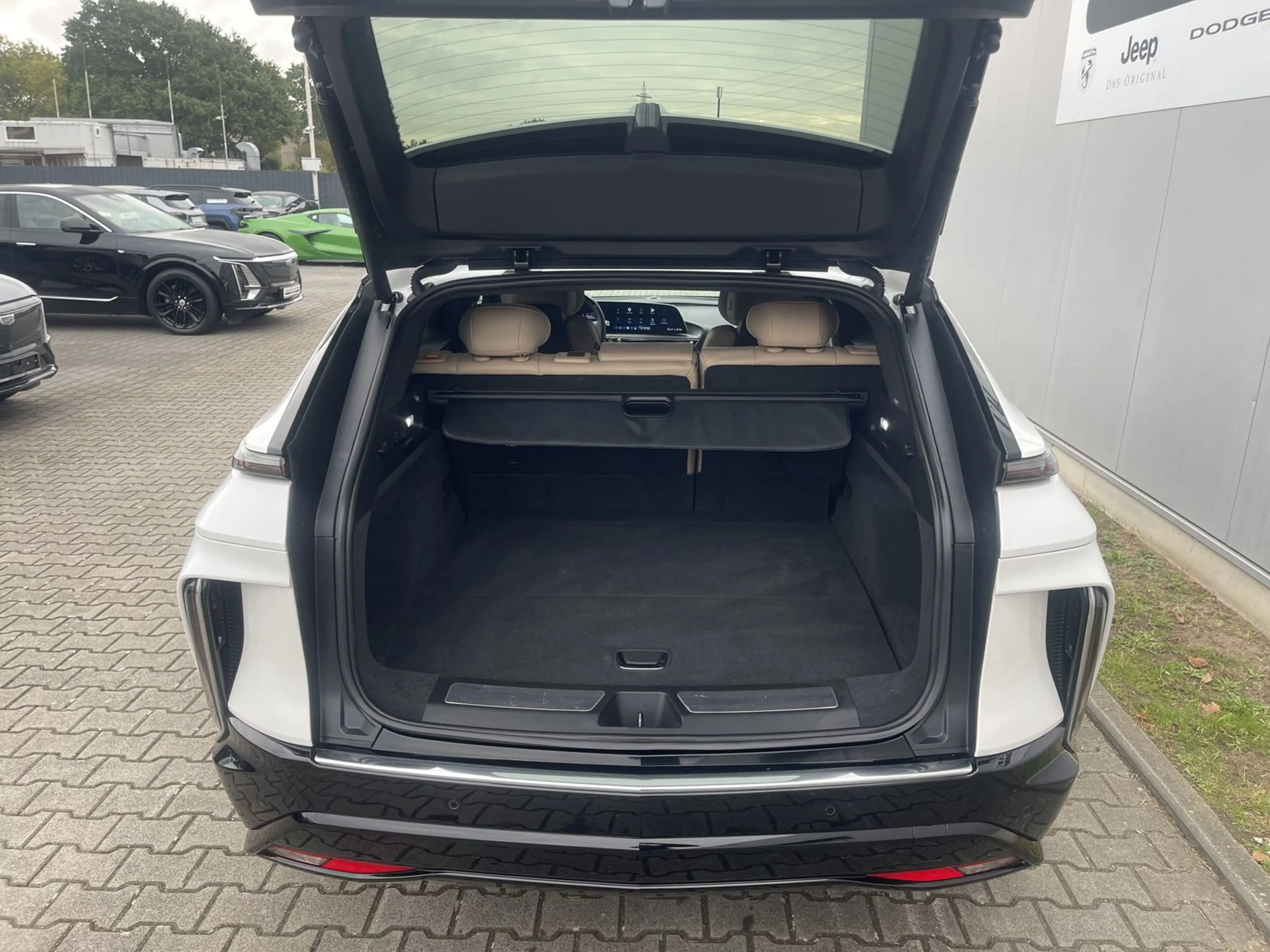 Cadillac Lyriq Luxury 600e AWD | Vollausstattung — photo 5