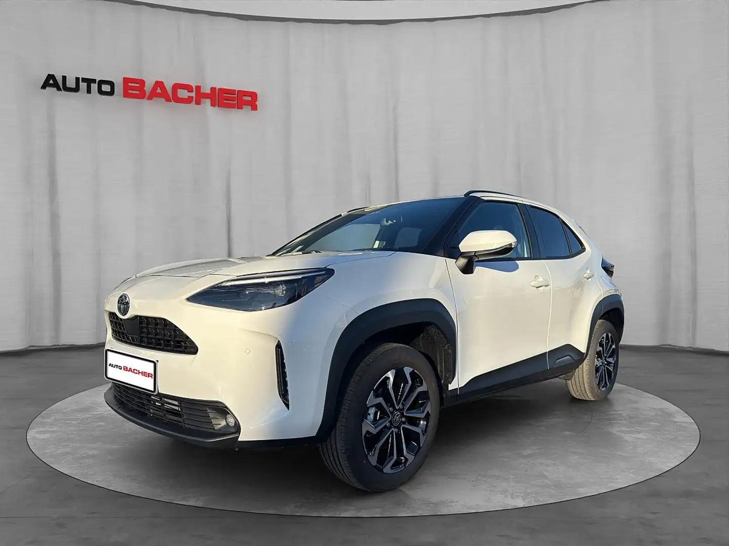 Toyota Yaris Cross 1,5 VVT-i Hybrid Active Drive Aut. Weiß - 1