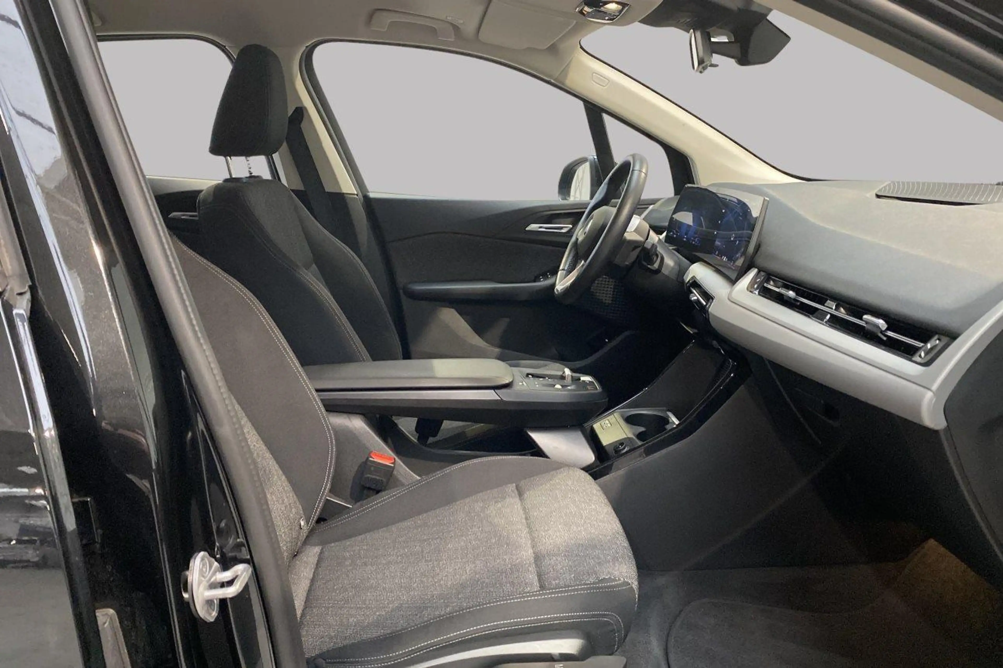 BMW 225 e xDrive ACTIVE TOURER — photo 8