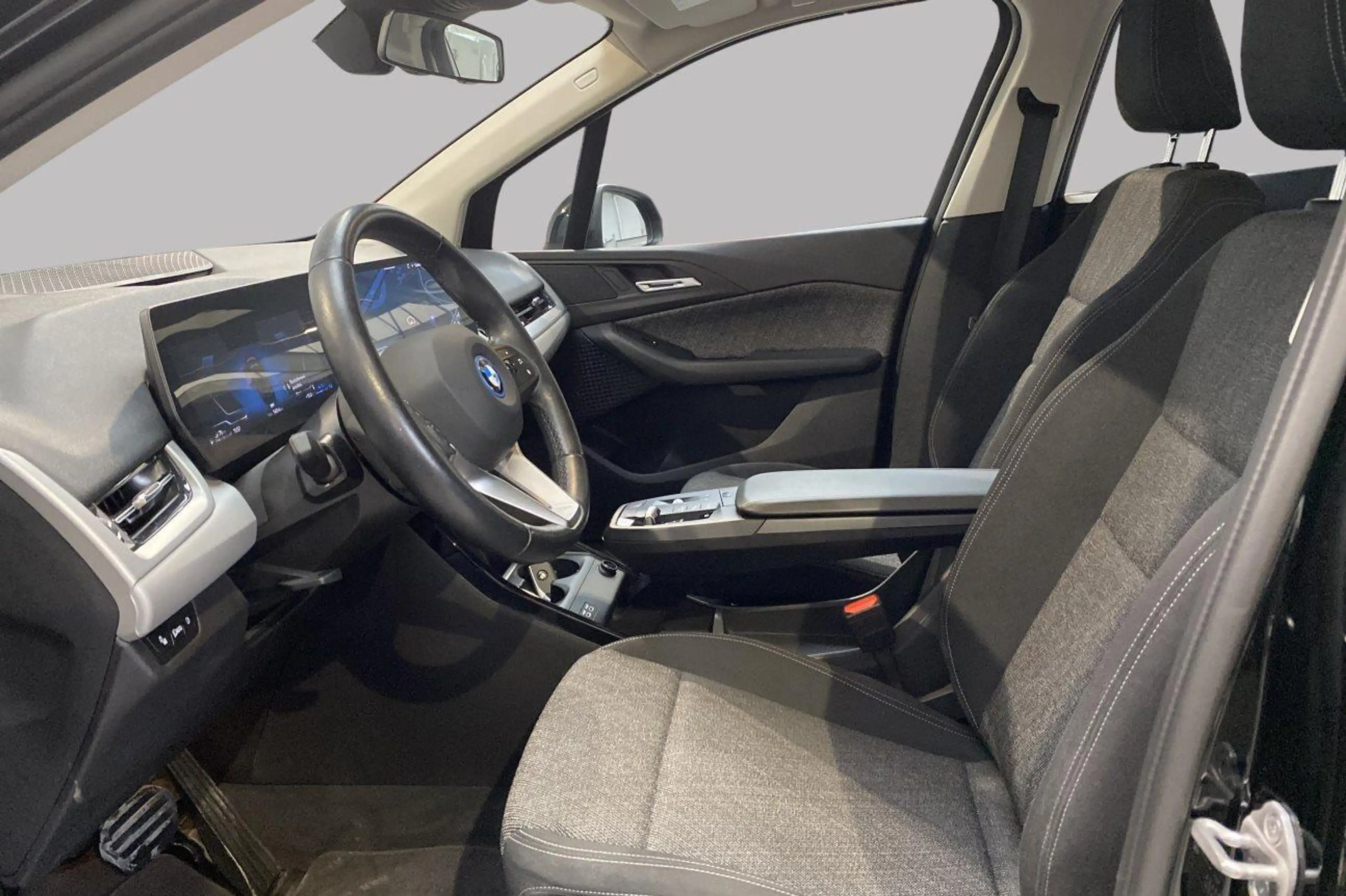 BMW 225 e xDrive ACTIVE TOURER — photo 10