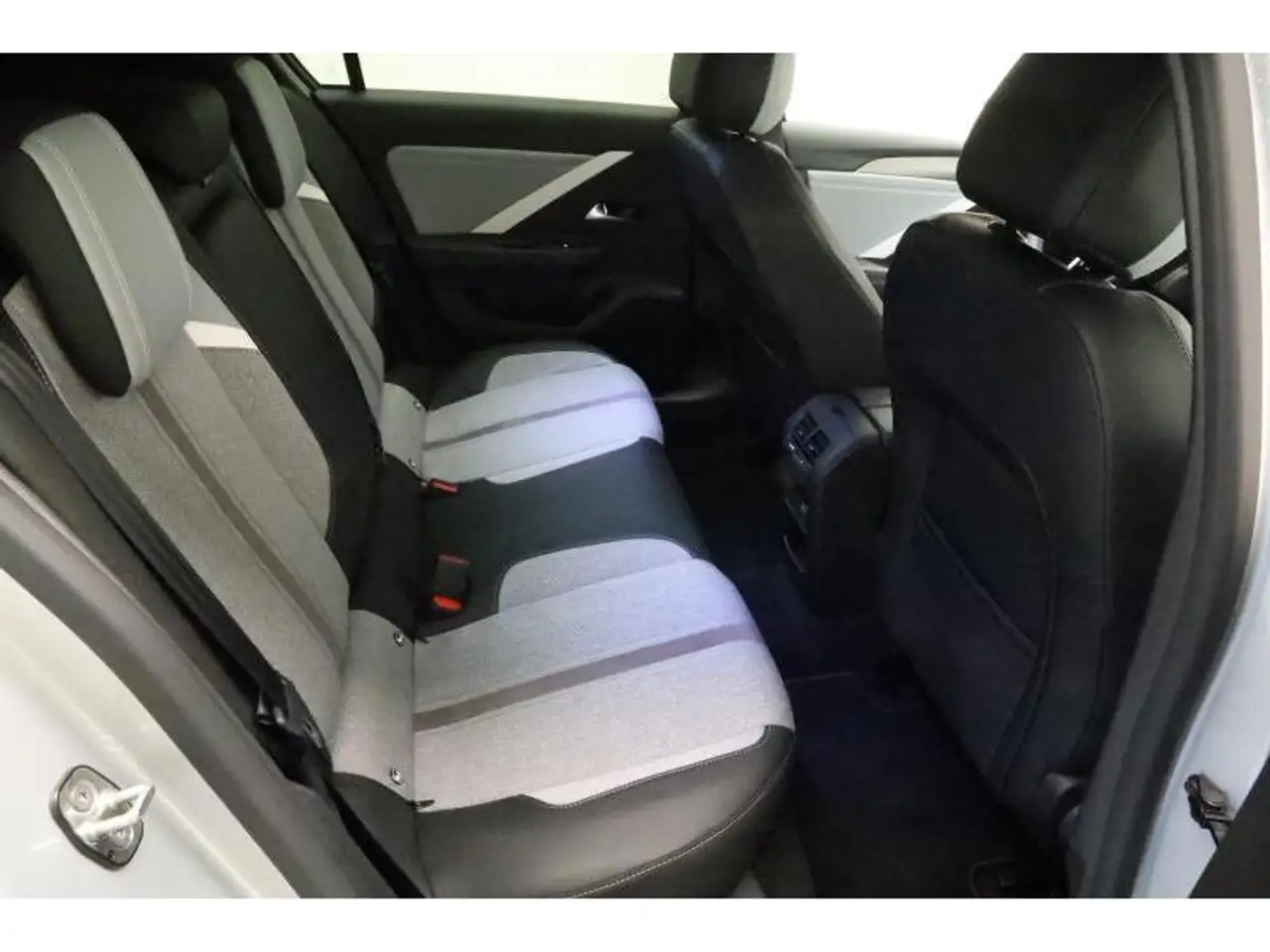 Opel Astra L Elegance 13