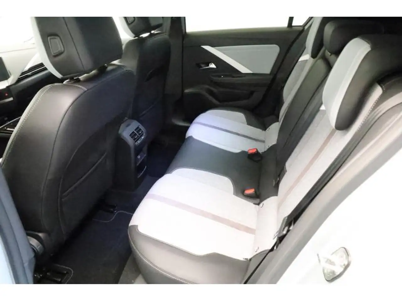 Opel Astra L Elegance 9