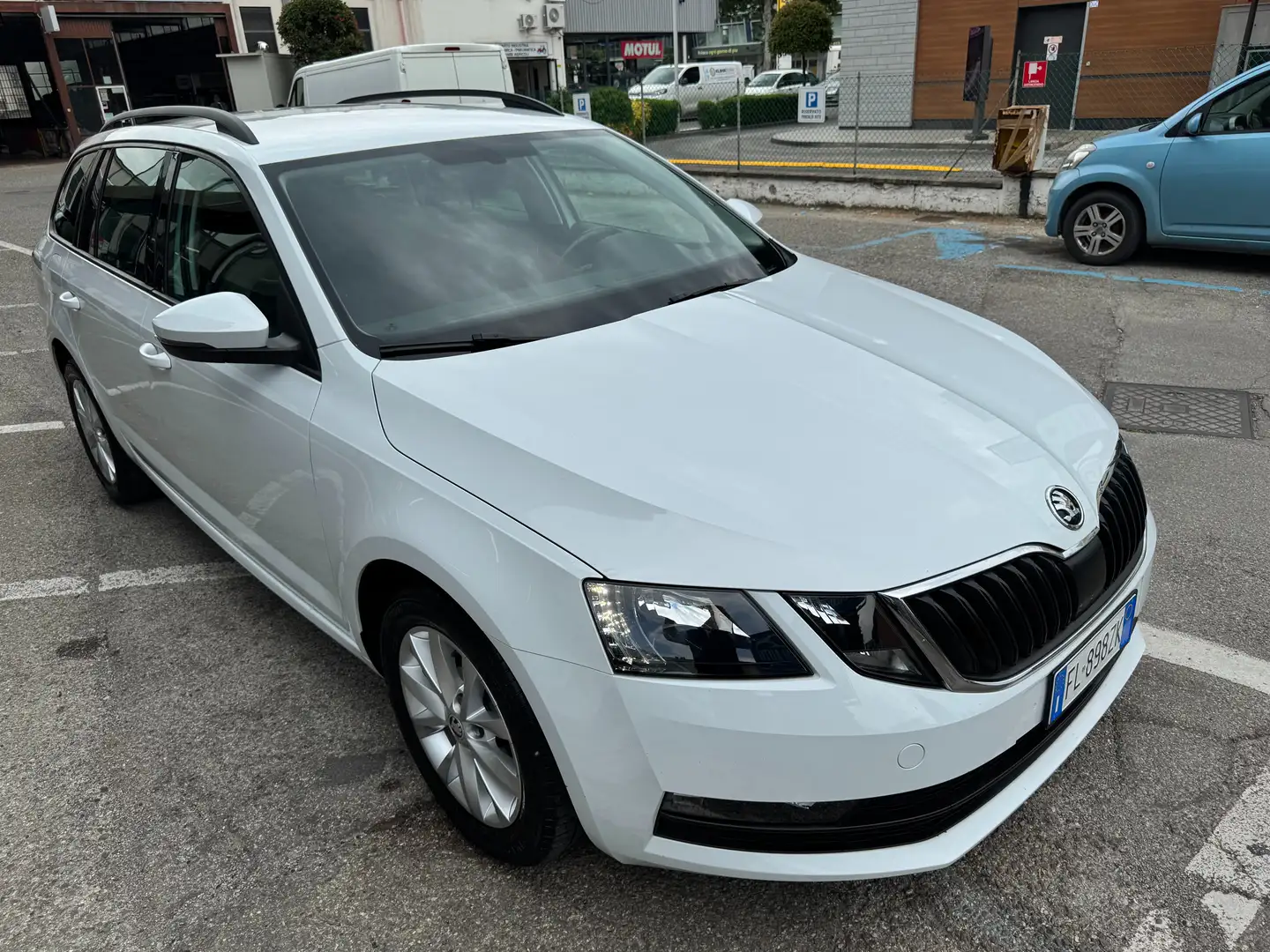 Skoda Octavia Wagon 1.6 tdi Ambition 115cv AUTOCARRO N1 4 POSTI, Bianco - 2