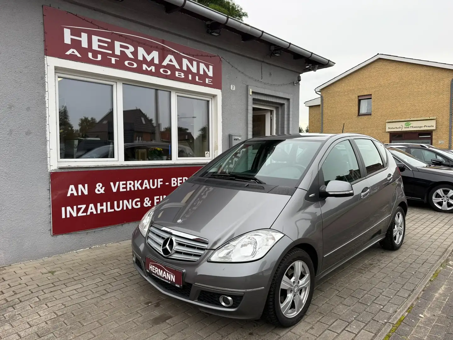 Mercedes-Benz A 180 Avantgarde AUTOMATIK Grau - 2
