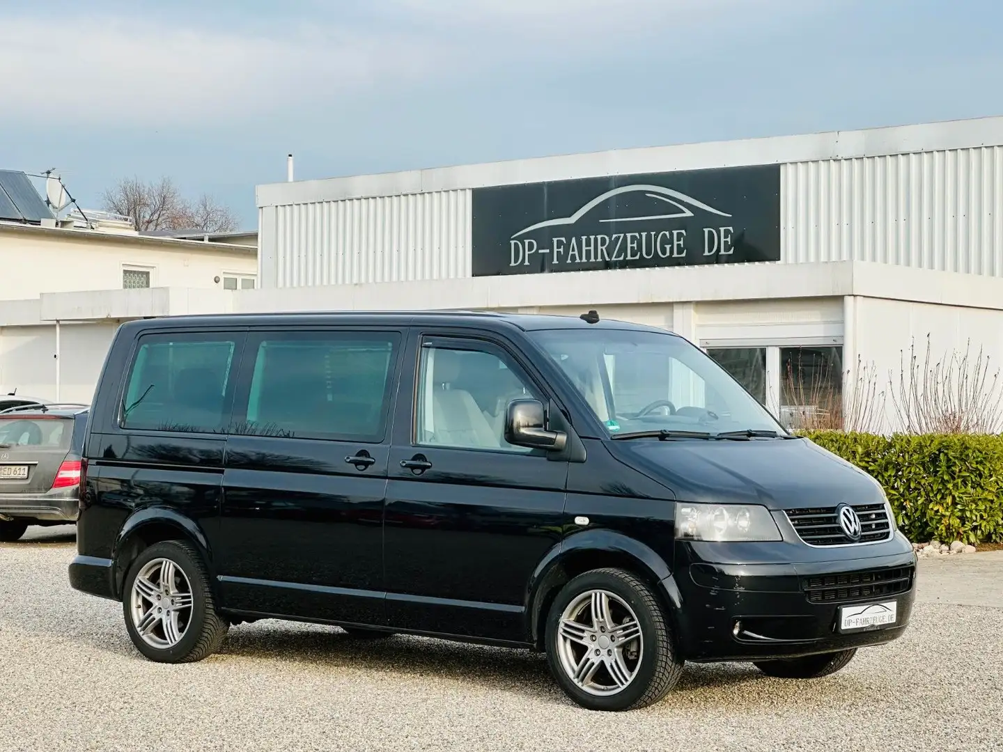 Volkswagen T5 Transporter T5 Bus Multivan Kamera Klima Navi 7 Sitzer AHK Schwarz - 1
