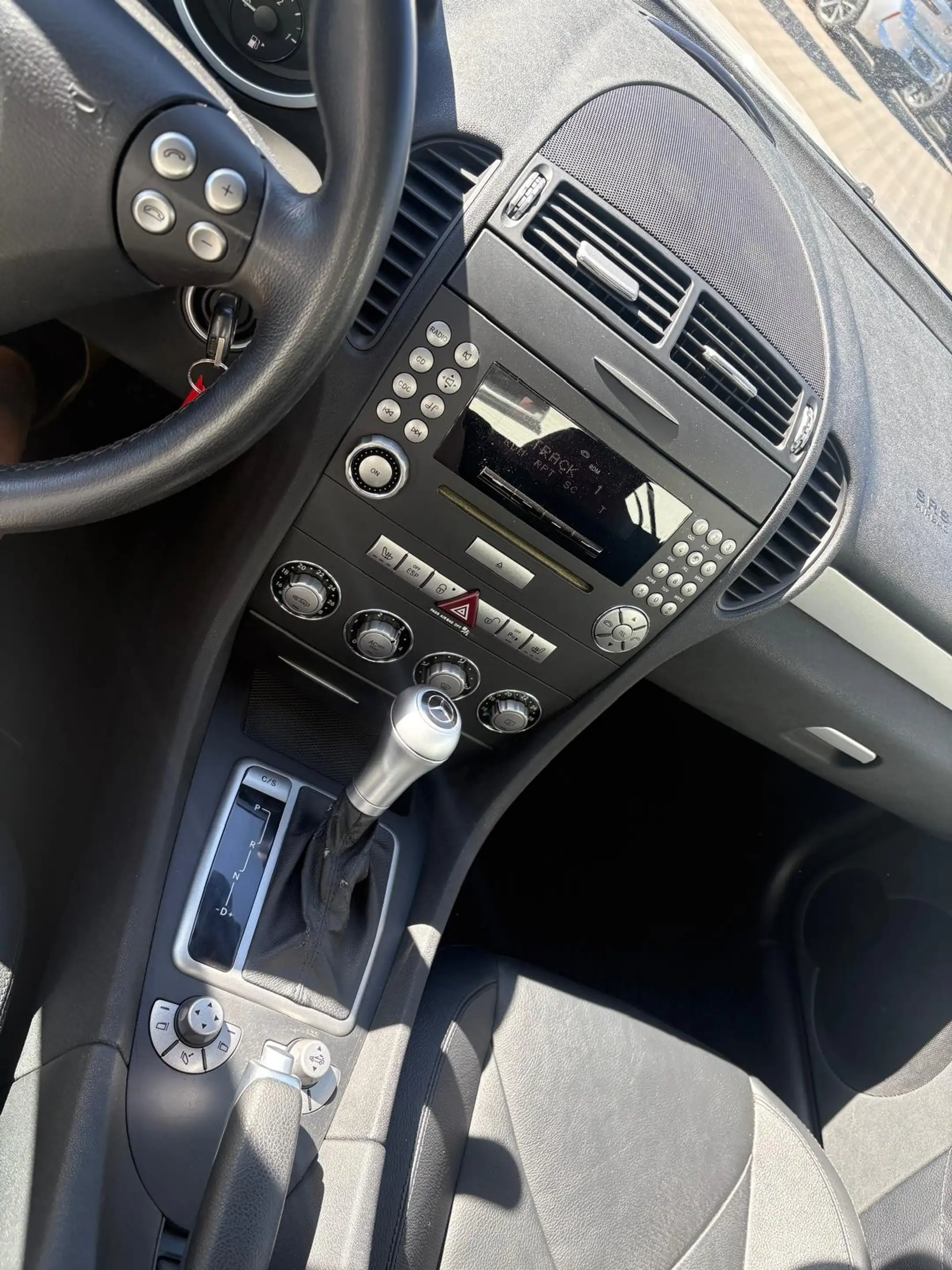 Mercedes-Benz SLK 200 — photo 9