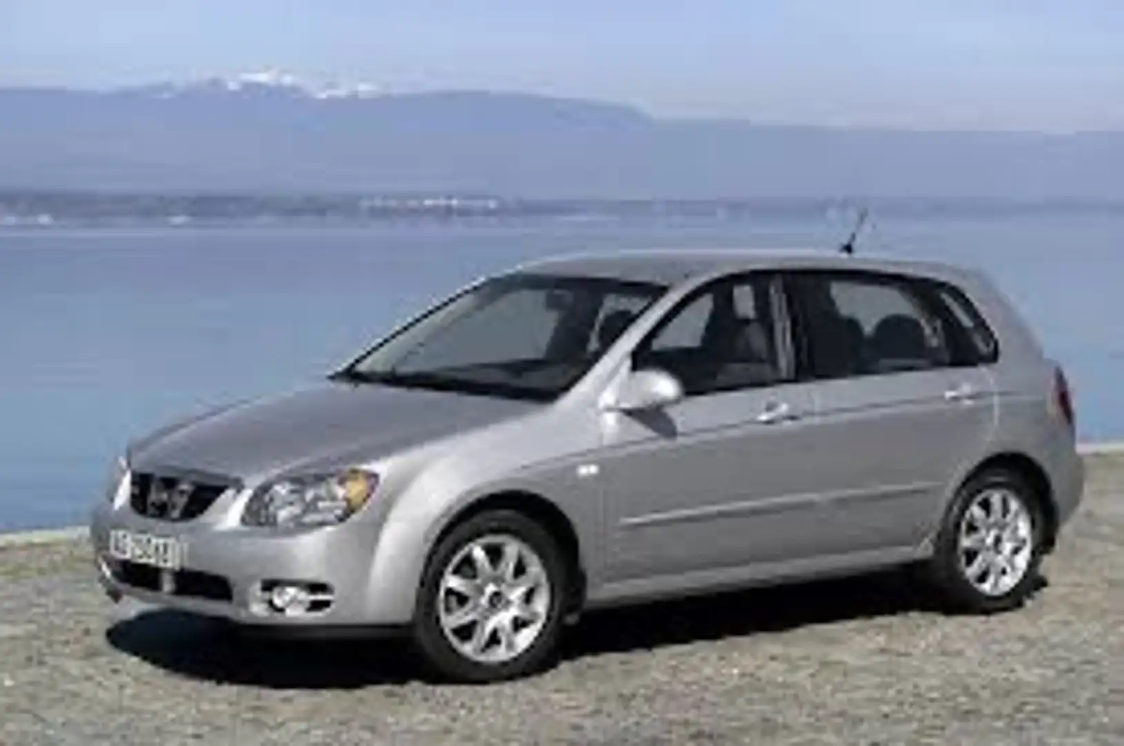 Kia Cerato 2.0 EX - 1