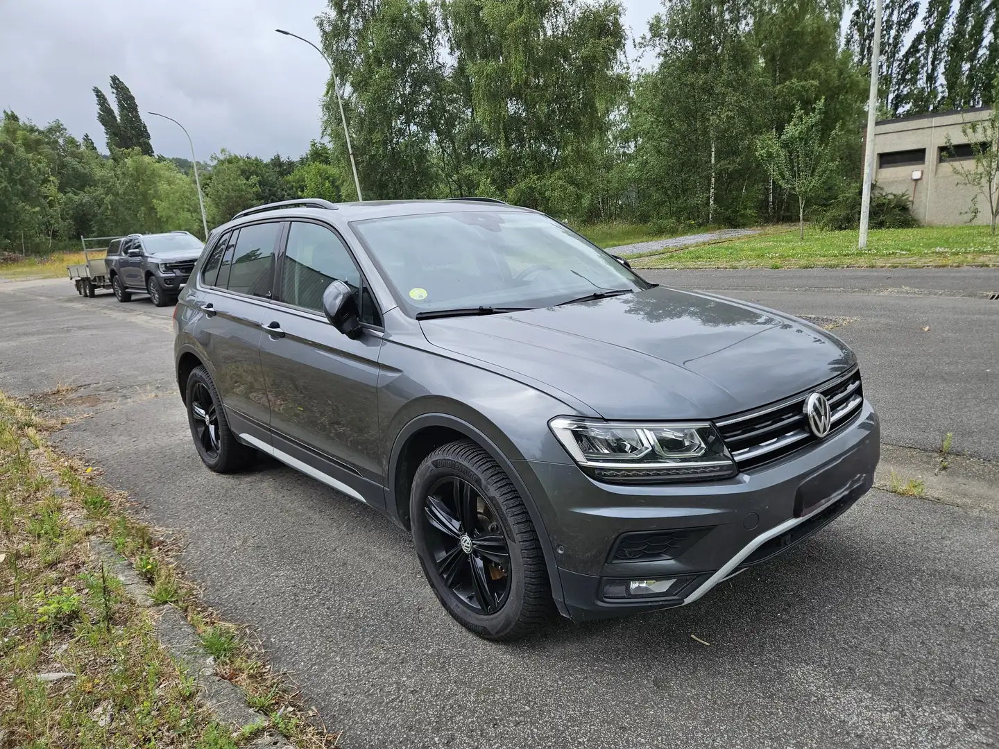 Volkswagen Tiguan Tiguan 2.0 TDi SCR 4Motion Offroad DSG Grijs - 2