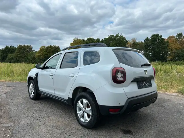 Dacia Duster view 3