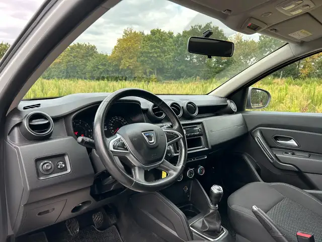 Dacia Duster view 11