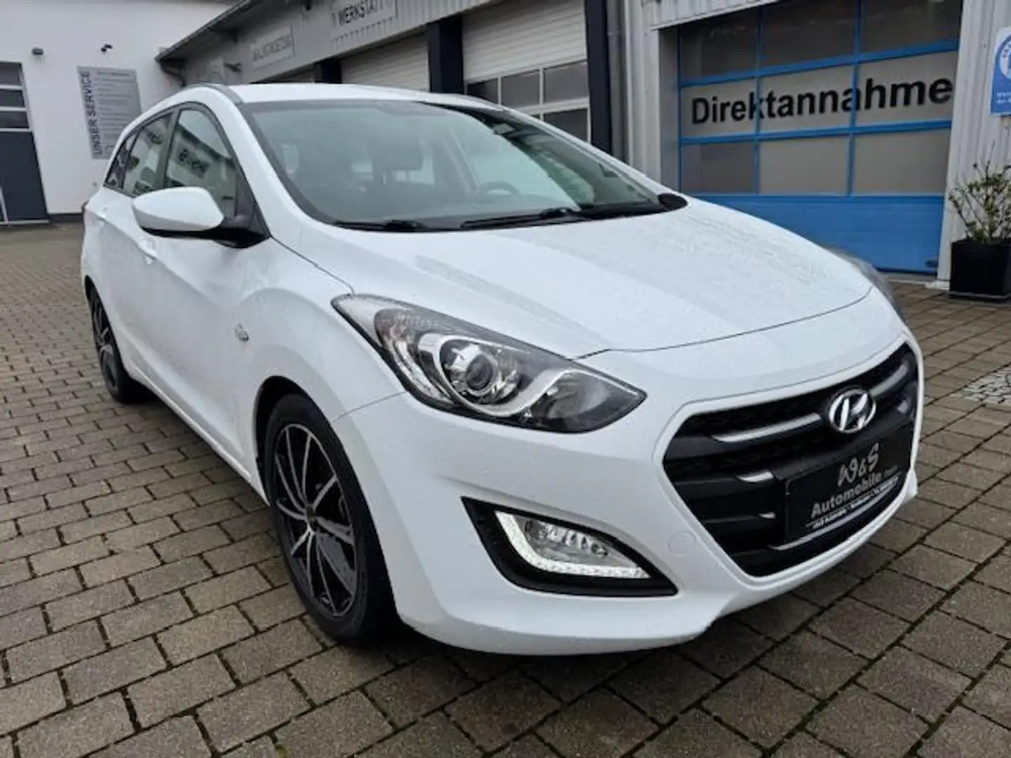 Hyundai i30 cw 1.6 Kombi *Klima*PDC*GRA*Bluet.*LMF* Weiß - 2