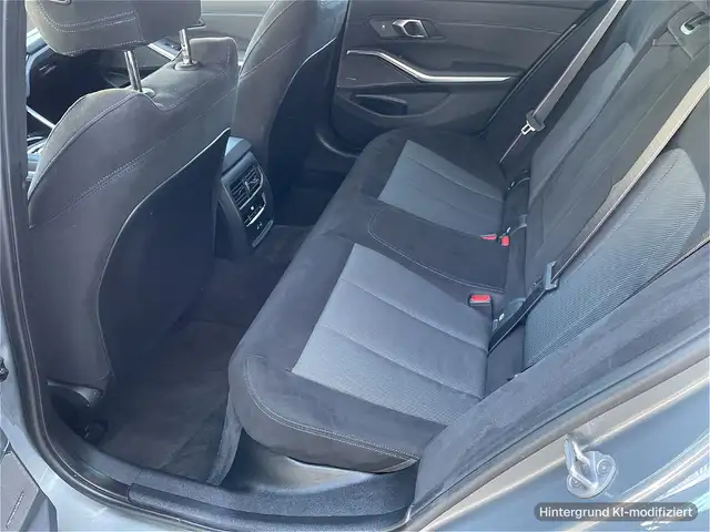 BMW 3 Series view 11