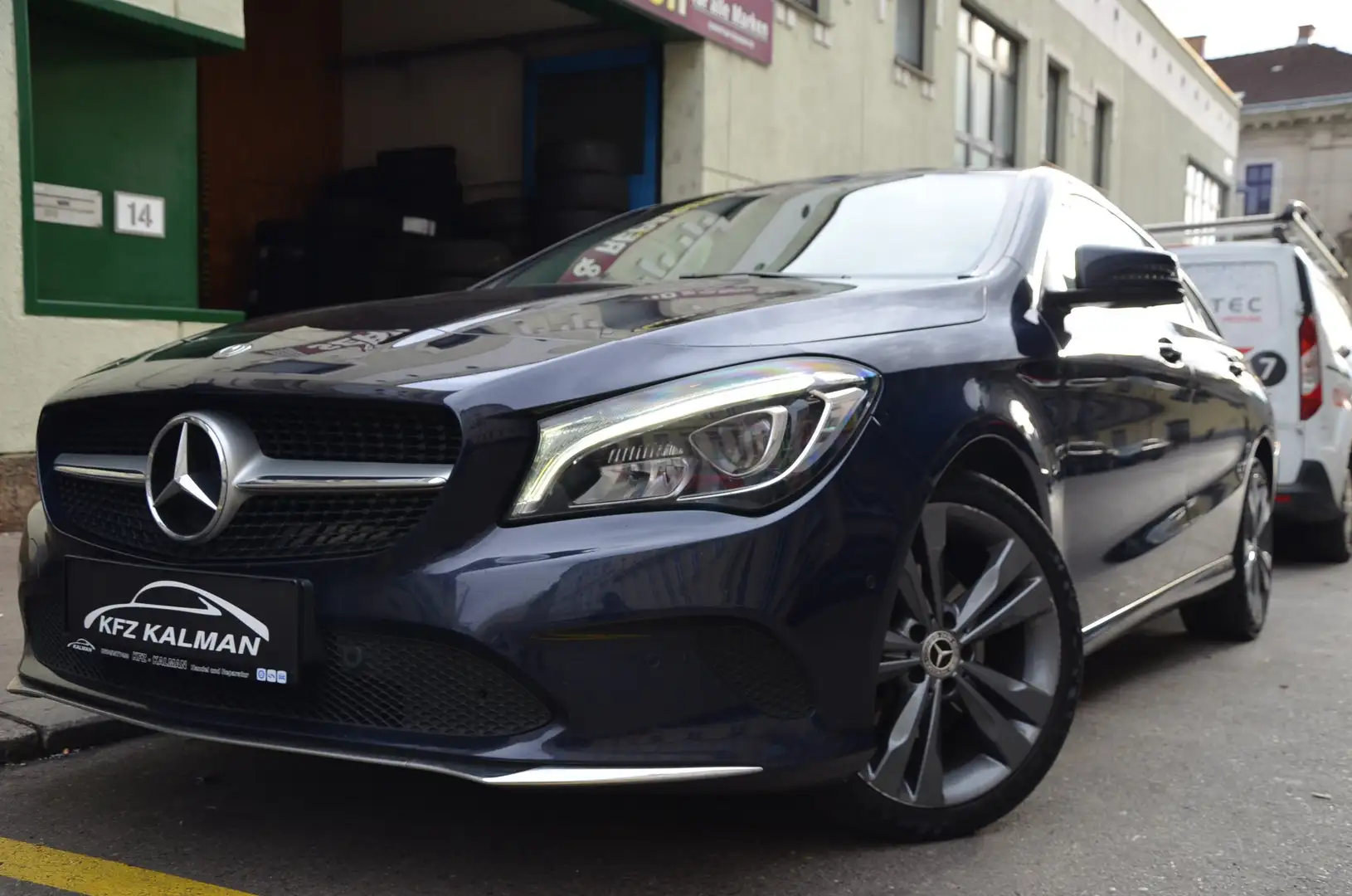 Mercedes-Benz CLA 200 CLA 200 CDI / d (117.908) Blau - 1
