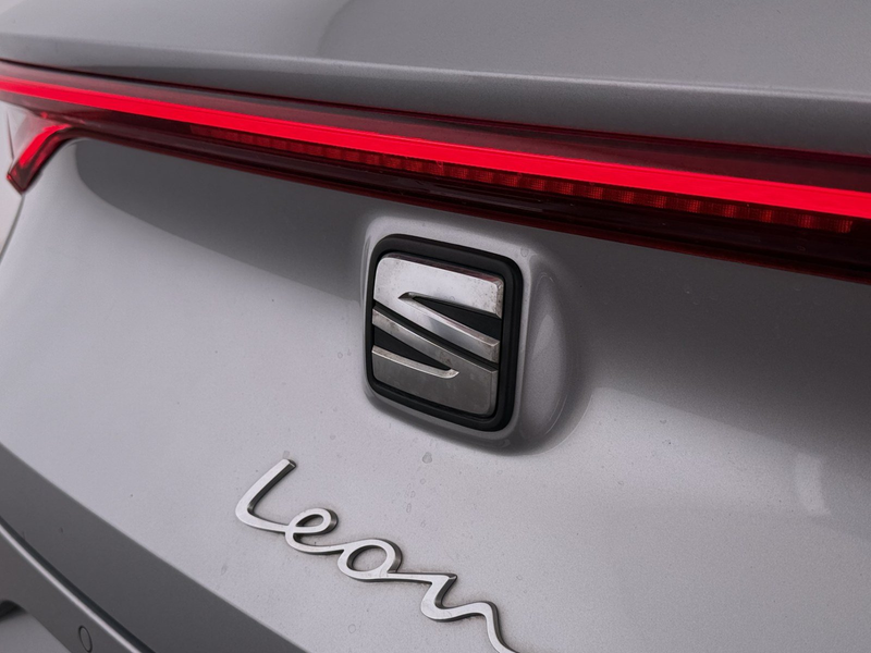 SEAT Leon ST 2.0 TDI Xcellence Plus Aut LED SKY AHK — photo 10