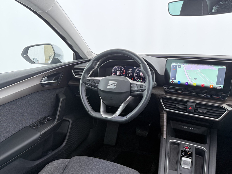 SEAT Leon ST 2.0 TDI Xcellence Plus Aut LED SKY AHK — photo 14