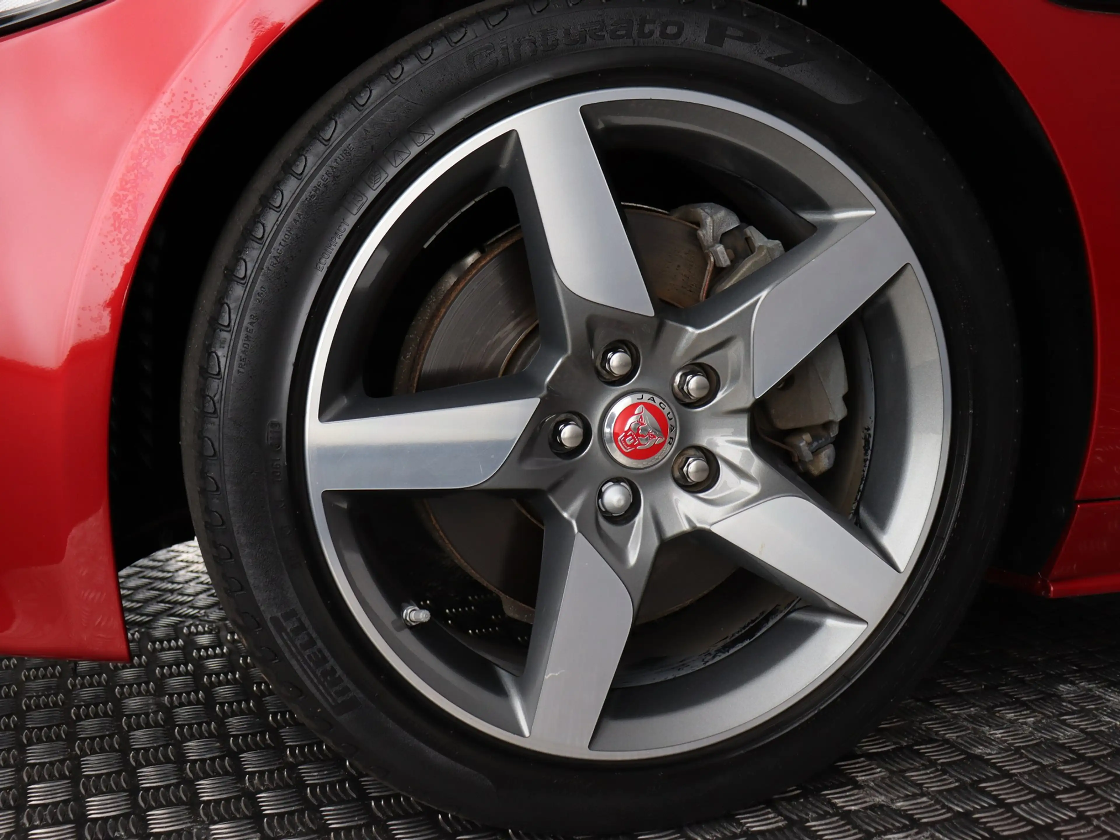 Jaguar XE 2.0t R-Sport (NL-Auto / Camera / Carplay / Navi / — photo 6