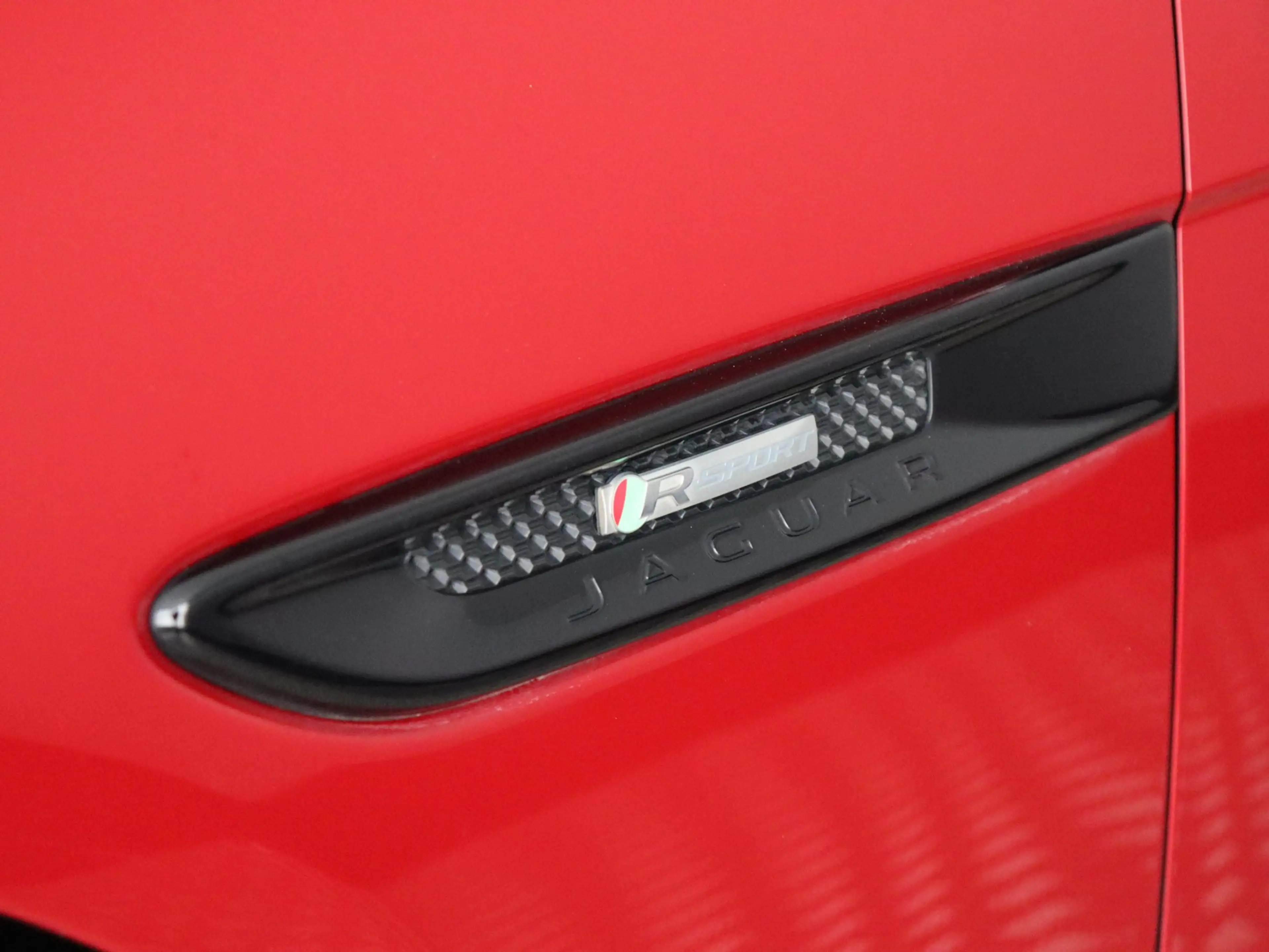 Jaguar XE 2.0t R-Sport (NL-Auto / Camera / Carplay / Navi / — photo 7