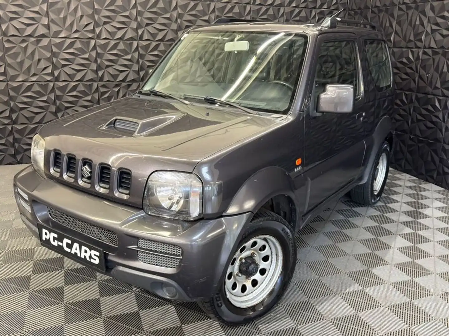 Suzuki Jimny 1.5 DDiS VX Grijs - 1