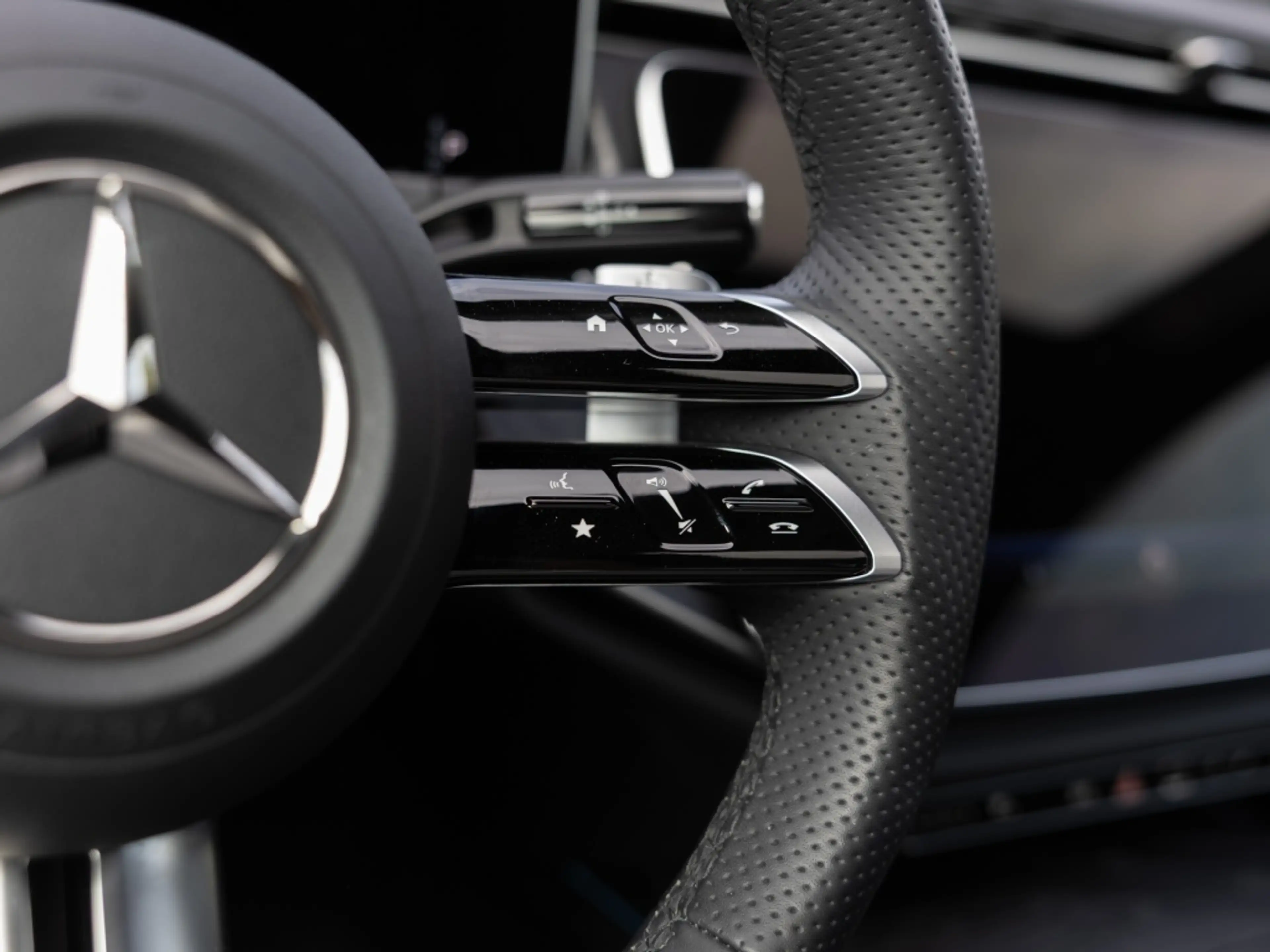 Mercedes-Benz E 220 T d , AMG NIGHT AHK DISTR KAMERA PANO SPUR — photo 14
