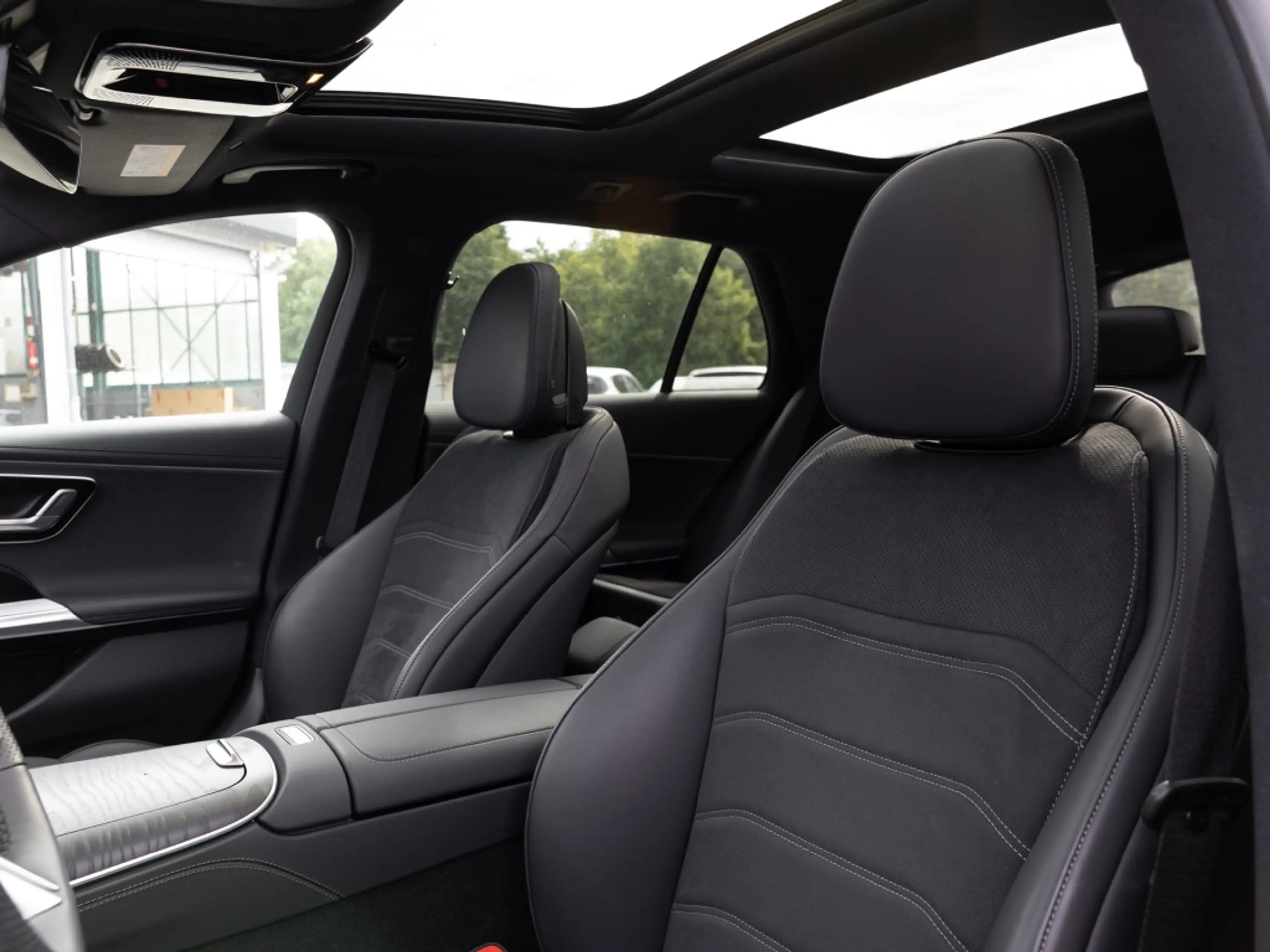 Mercedes-Benz E 220 T d , AMG NIGHT AHK DISTR KAMERA PANO SPUR — photo 7