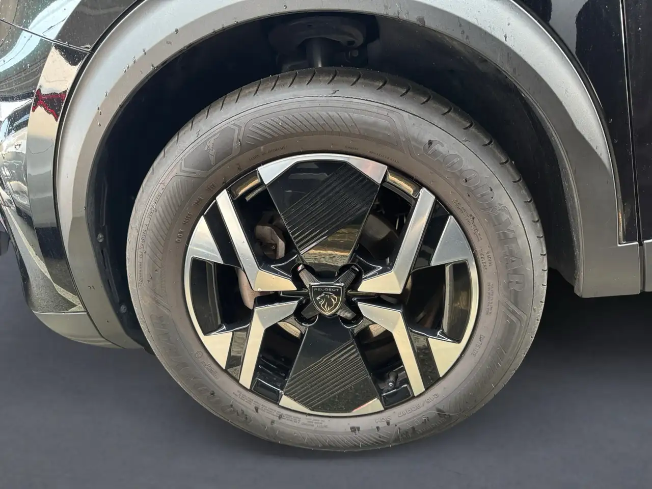 Peugeot 2008 PureTech 100 S&S Allure 5