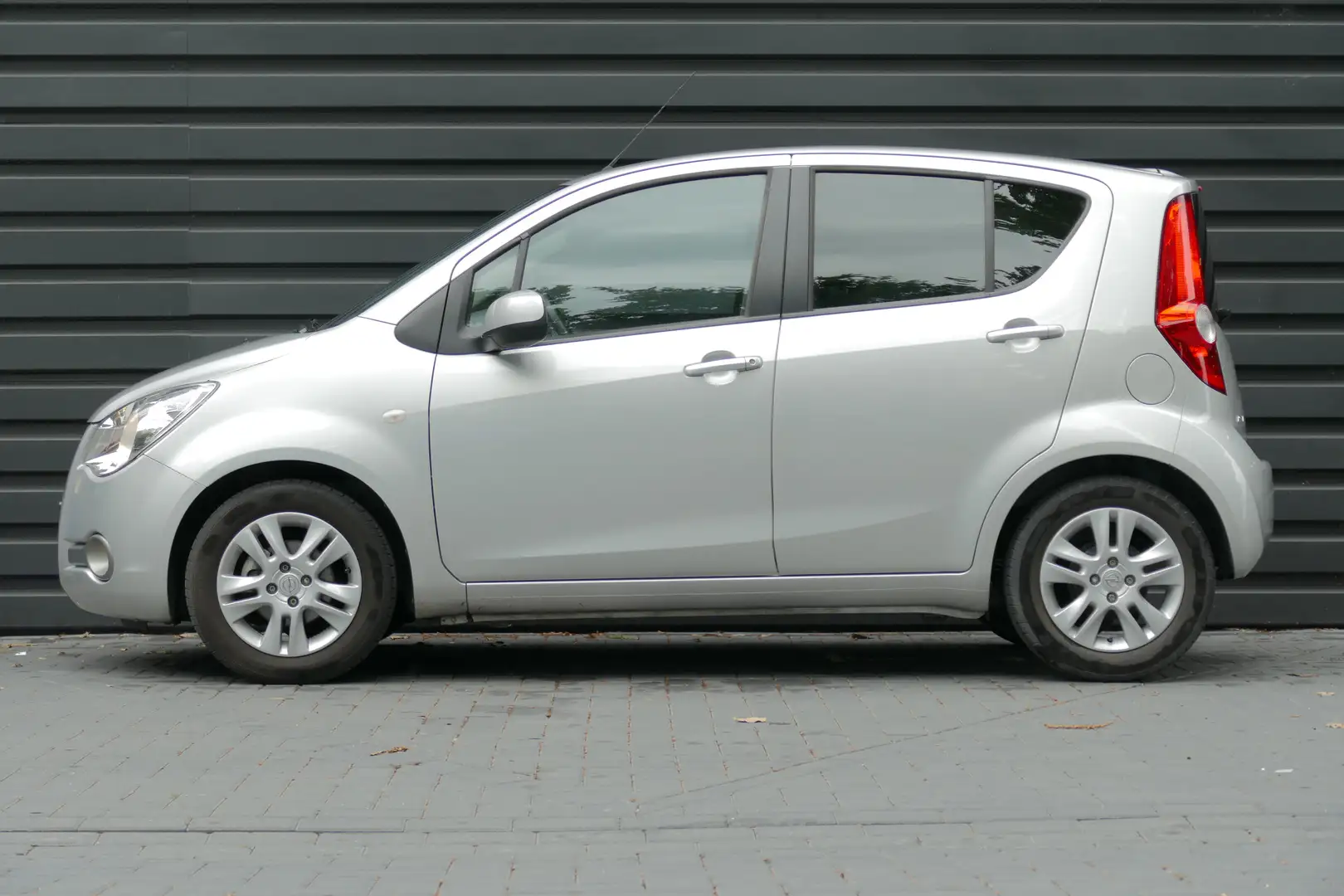 Opel Agila 1.0 68PK 5-DRS SELECTION / AIRCO / RADIO-CD SPELER Grijs - 2