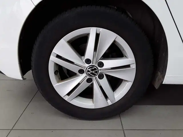 Volkswagen Golf view 18