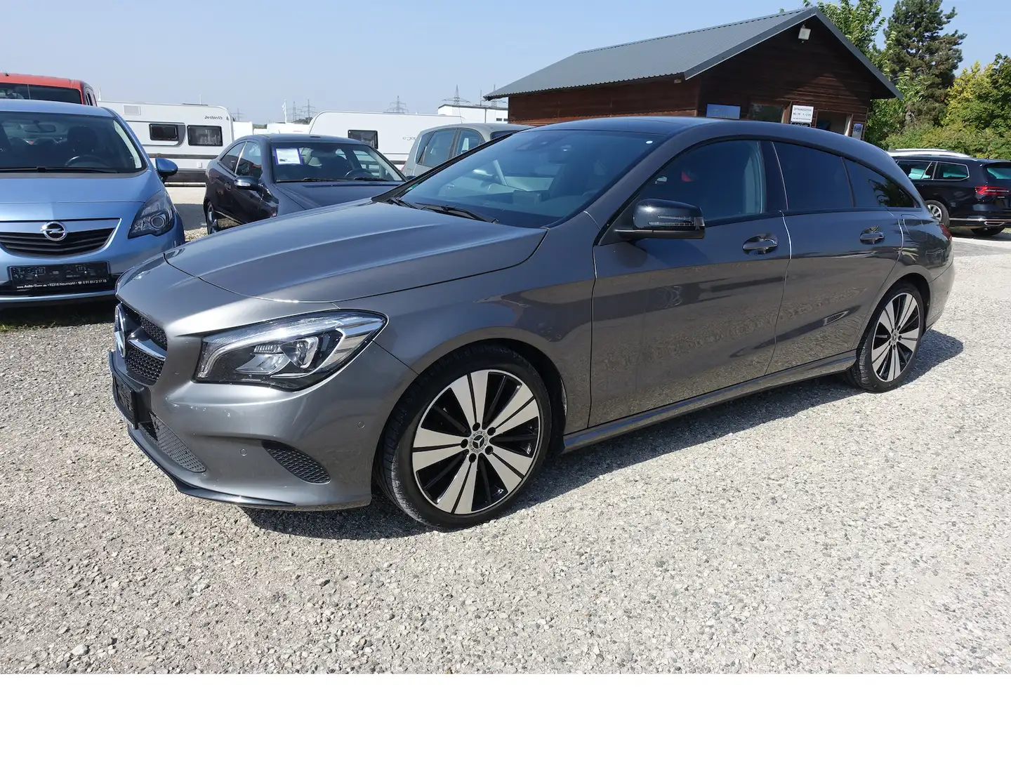 Mercedes-Benz CLA 200 Urban Style Edition LED Pano AHK Alu 18´´ Grau - 1