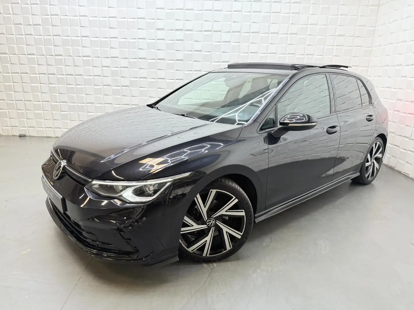 Volkswagen Golf 1.5 eTSI 2x R Line PANO VIRTUAL SFEER Zwart - 1