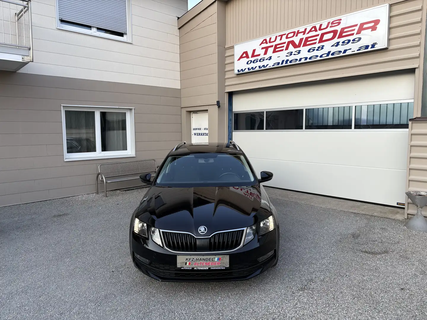 Skoda Octavia Combi 1,6 TDI Ambition Ltd. *CARPLAY*SITZH*TEMP* Schwarz - 2