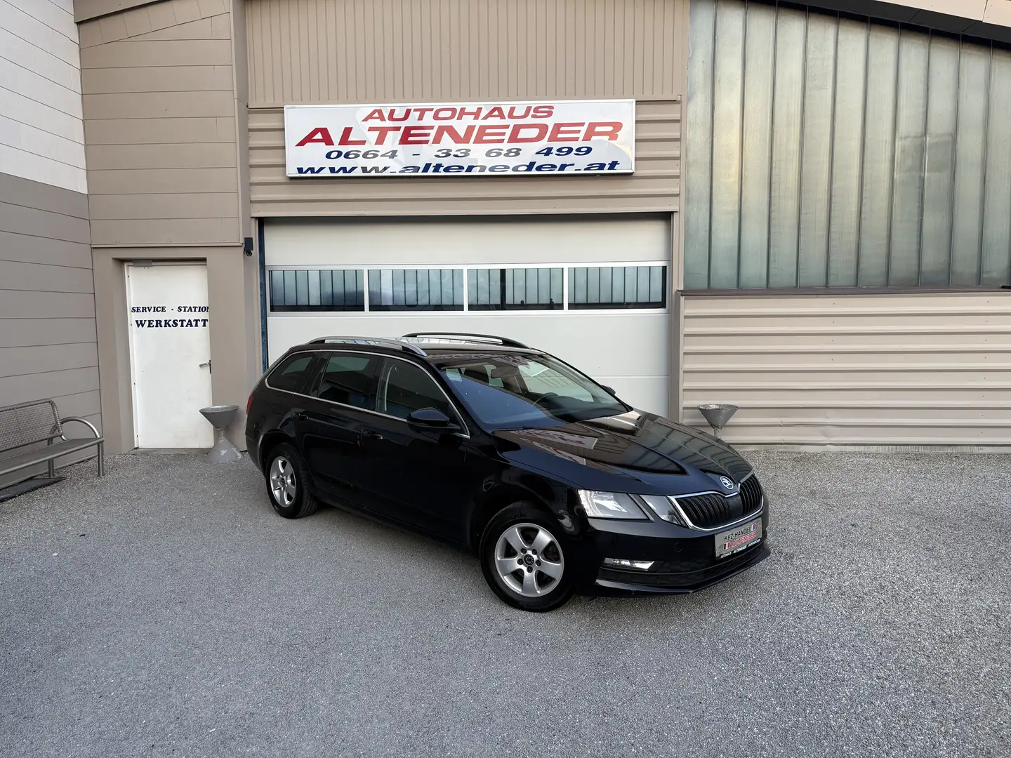 Skoda Octavia Combi 1,6 TDI Ambition Ltd. *CARPLAY*SITZH*TEMP* Schwarz - 1