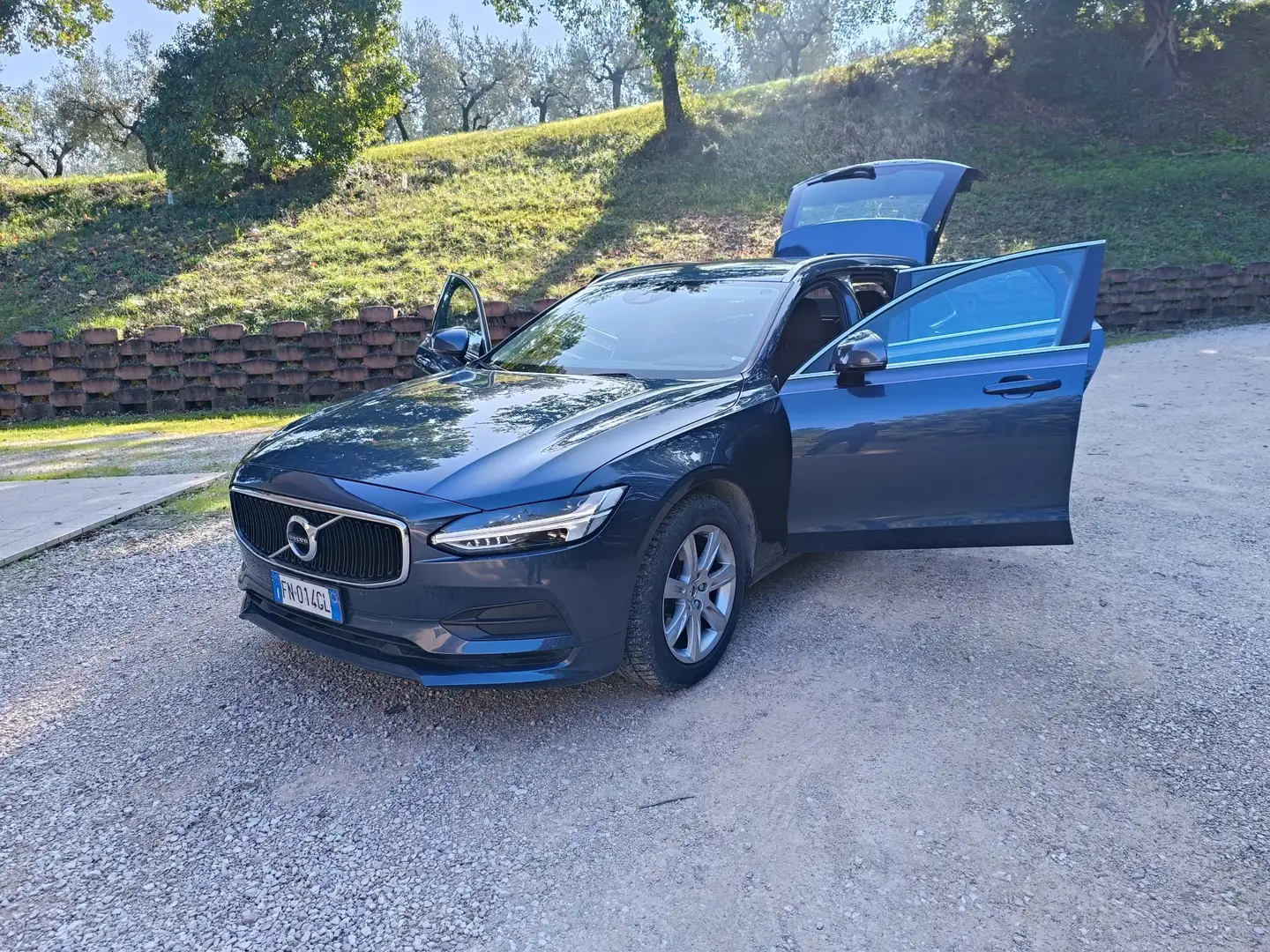 Volvo V90 2.0 d3 Momentum geartronic Modrá - 2