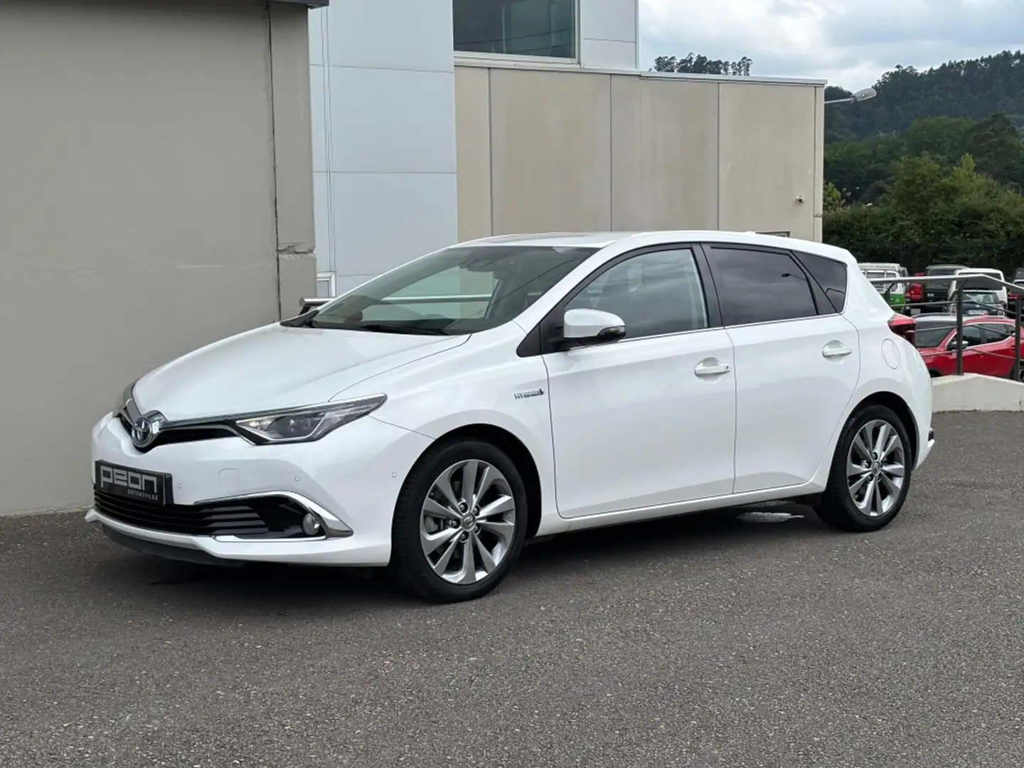 Toyota Auris hybrid 140H Advance Blanco - 1