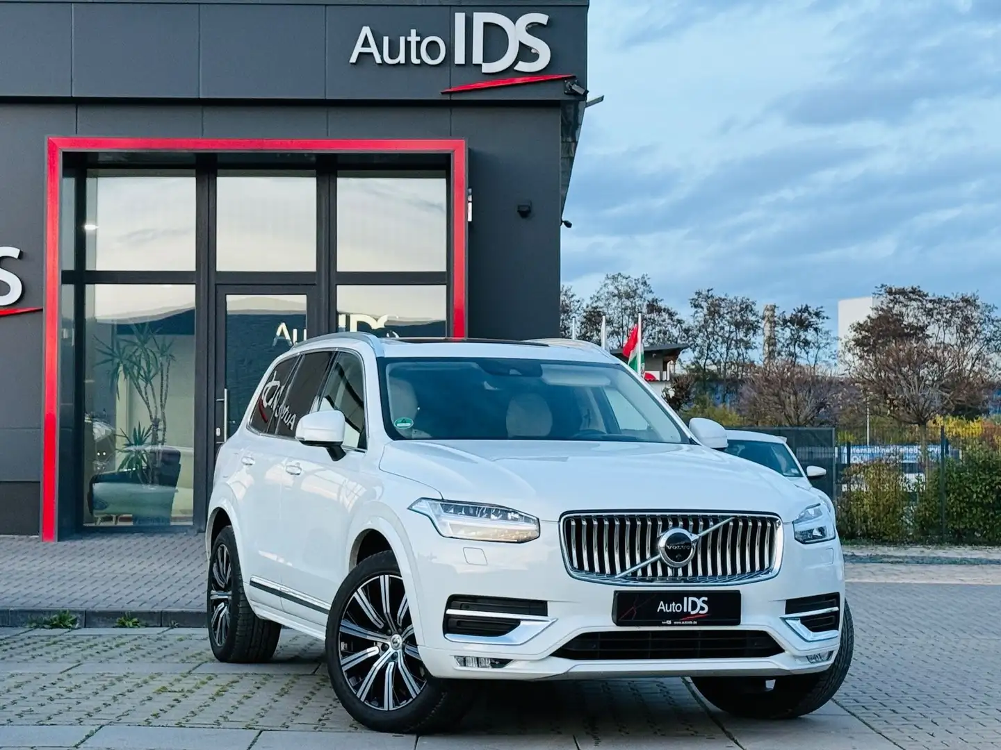 Volvo XC90 AWD Pano/Head-up/7Sitzer/Standheizung Wit - 1