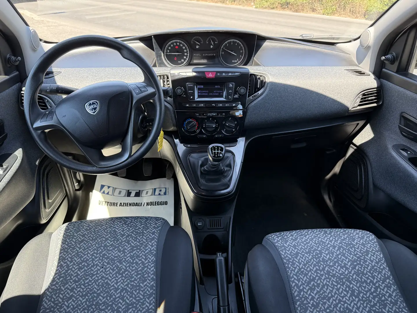 Lancia Ypsilon 1.0 FireFly 70cv Hybrid SILVER UFF. AZIENDALE Gris - 2