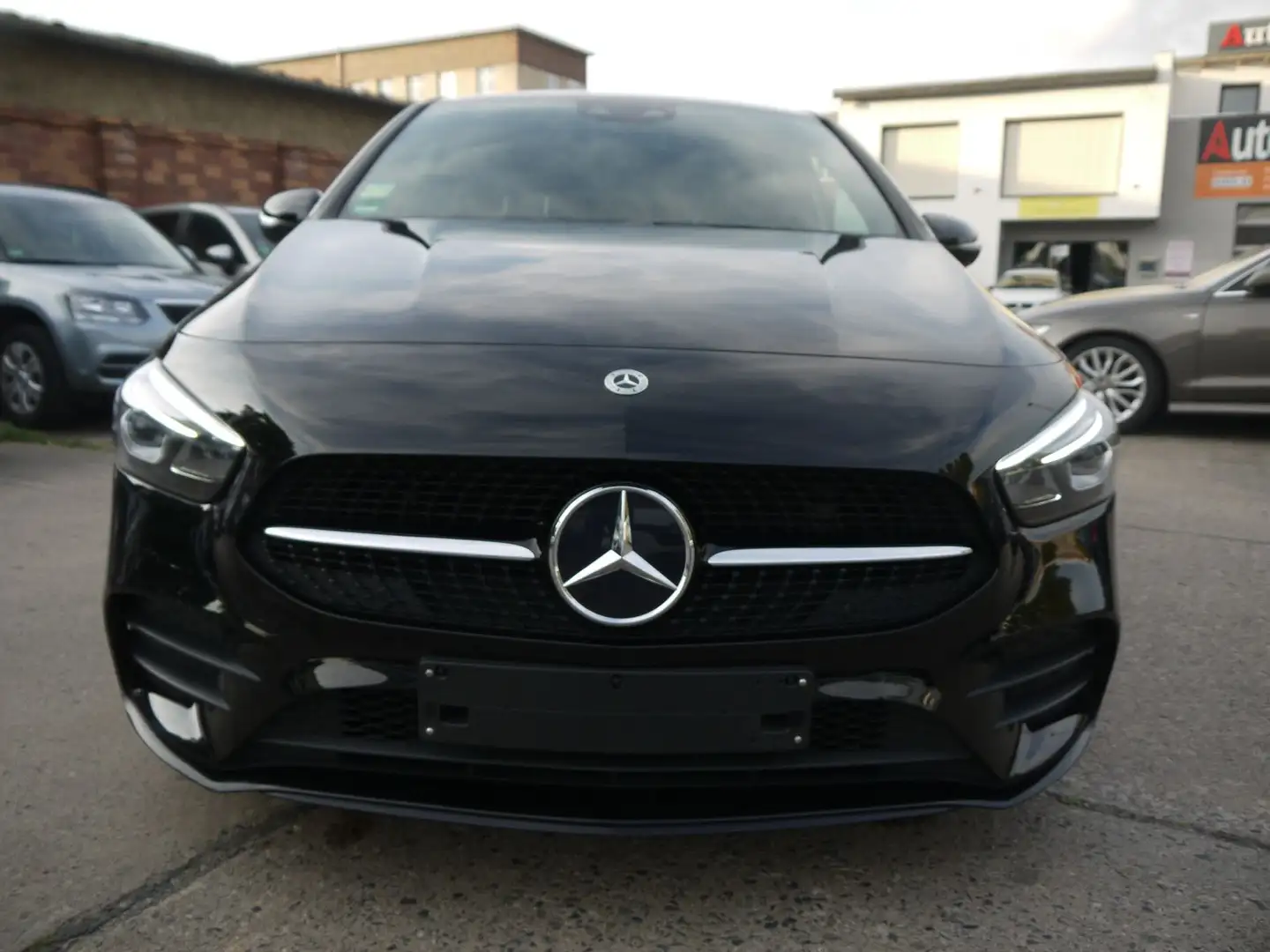 Mercedes-Benz B 180 Edition/Automatik/AMG Line Чёрный - 2
